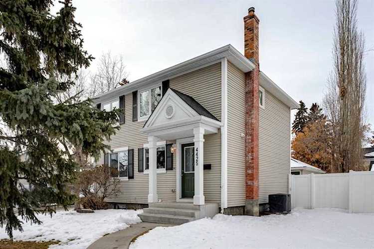 4425 Quentin Ct SW Calgary, AB T2T 6B8