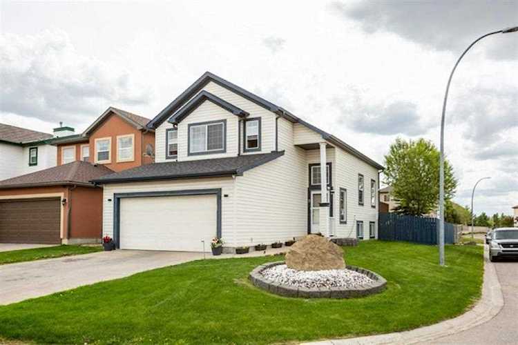 9 Martha's Green NE Calgary, AB T3J 4P4