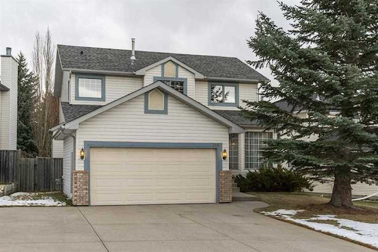 218 Millview Ct SW Calgary, AB T2Y 2W8