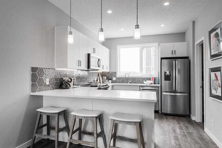 16 Evanscrest Park NW #102 Calgary, AB T3R 1V5