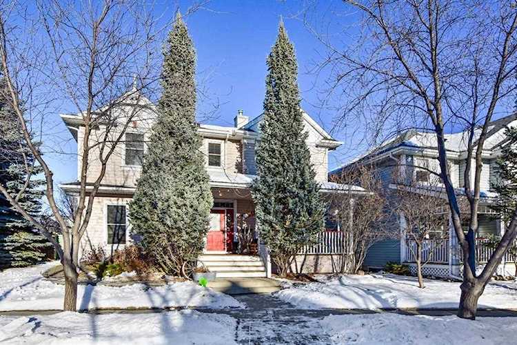 12 Inverness Cove SE Calgary, AB T2Z 3L2