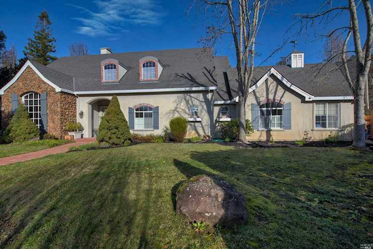 14 Huntington Court Napa, CA 94558