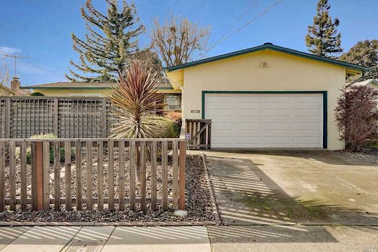 7987 Adrian Drive Rohnert Park, CA 94928