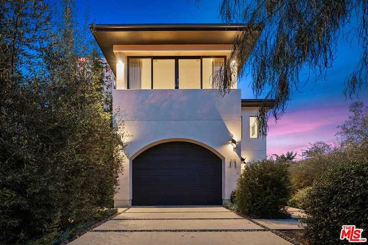 310 N Lucerne Boulevard Los Angeles, CA 90004