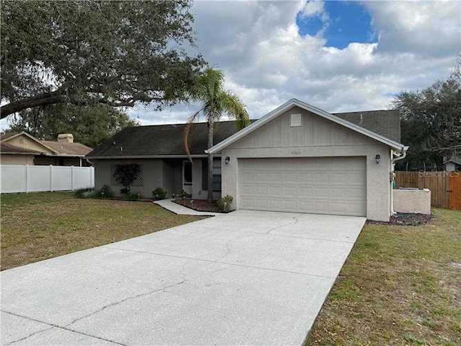 4924 Gulfstream PLACE Land O Lakes, FL 34639