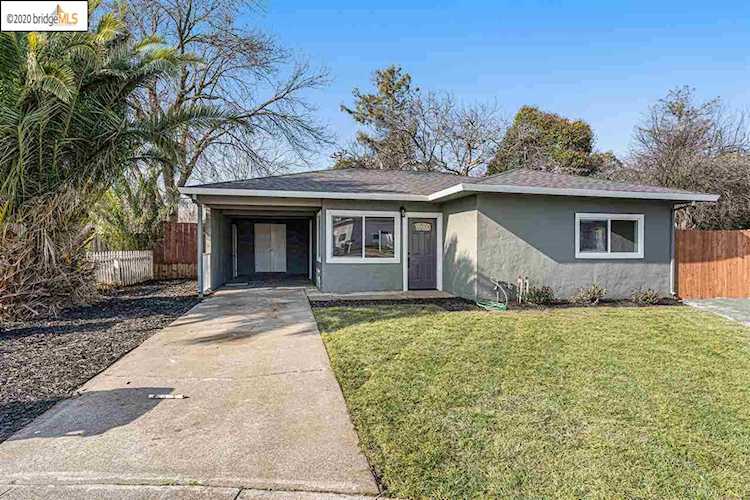 34 Solano Dr Dixon, CA 95620