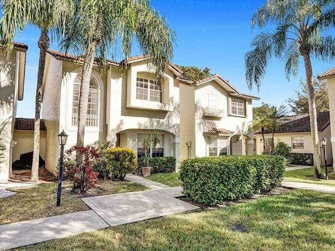 10835 NW 3rd Ct Pembroke Pines, FL 33026