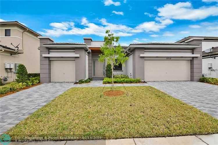 10715 Moore Dr Parkland, FL 33076