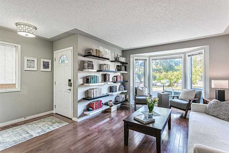 2119 34 Ave SW #1 Calgary, AB T2T 2C5