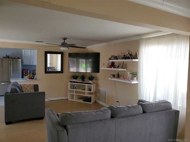 1666 Walbollen Spring Valley, CA 91977