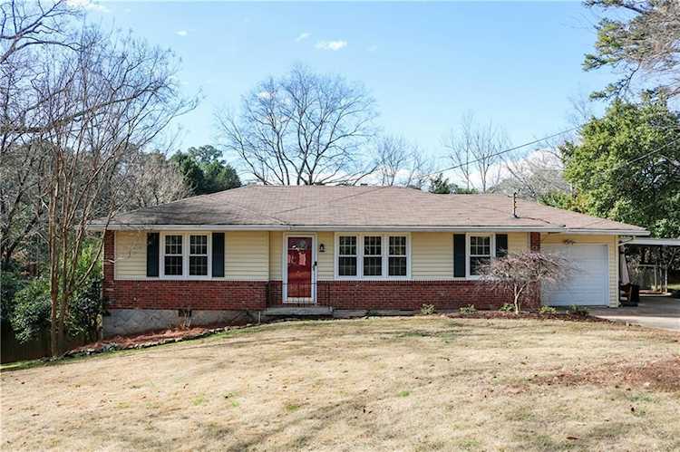 2733 Mount Olive Dr Decatur, GA 30033
