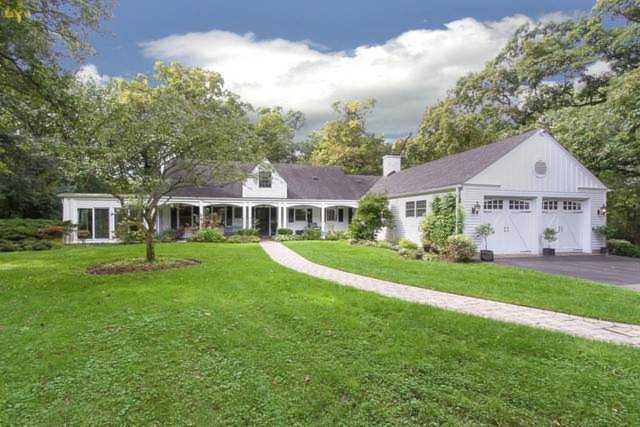 591 Plum Tree Rd Barrington Hills, IL 60010