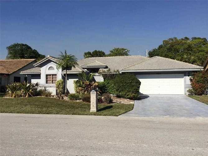 8611 NW 80th Street Tamarac, FL 33321
