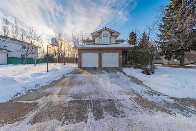 911 Blackett Wynd Edmonton, AB T6W 1A9