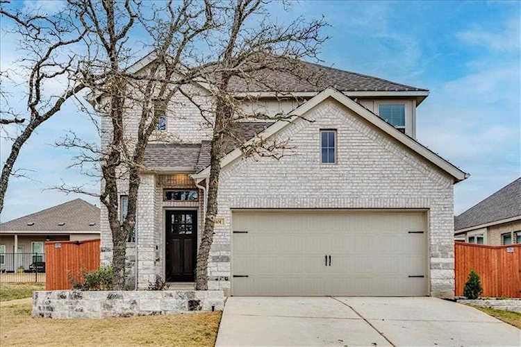 101 Locklin DR Liberty Hill, TX 78642