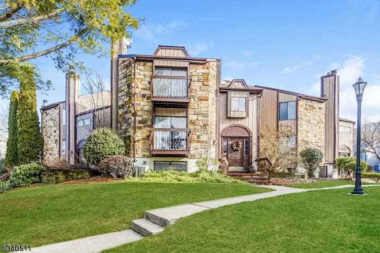 49 Edinborough Ct Washington Twp., NJ 07840
