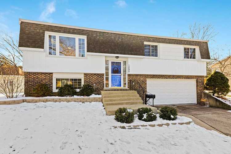 1290 Sussex Ln Wheaton, IL 60189