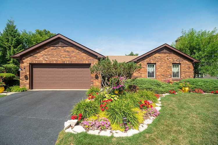 2300 Lakeside Dr Aurora, IL 60504