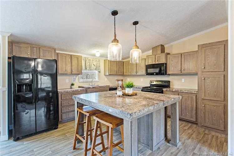 17580 New Kent Hwy Barhamsville, VA 23011