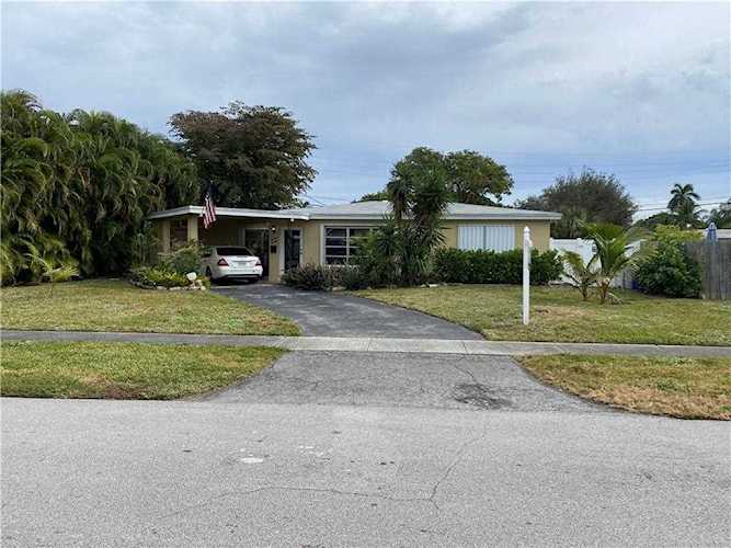 1320 SW 2nd Ave Pompano Beach, FL 33060
