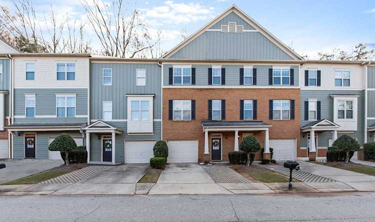 1756 Oakbrook Ln Kennesaw, GA 30152
