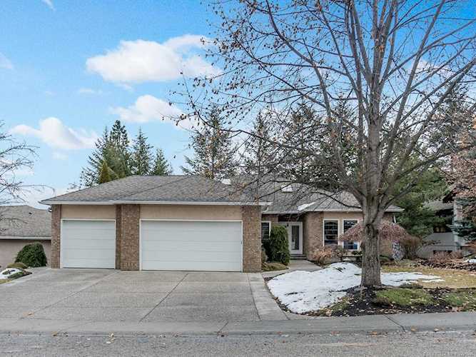 245 Magic Drive Kelowna, BC V1V1N2