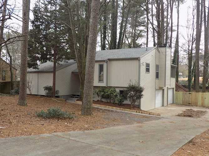 2742 Bentwood Dr Marietta, GA 30062