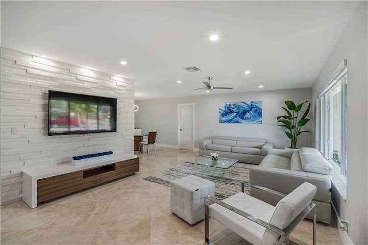 2490 SW 12th St Deerfield Beach, FL 33442