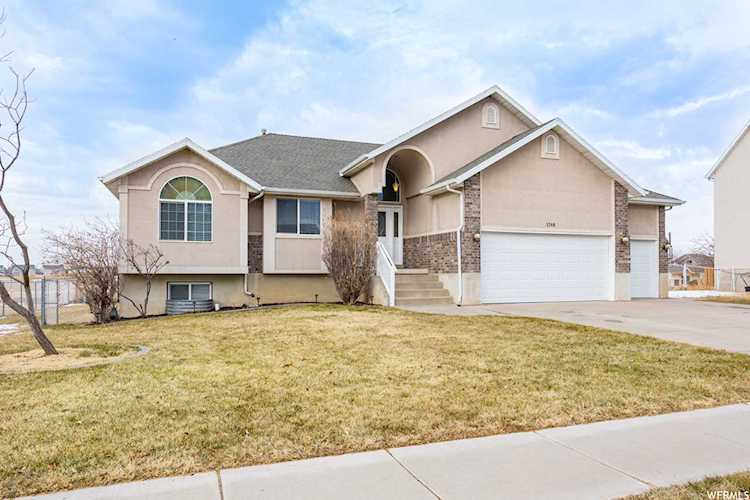 1368 S W Gleneagles Dr Syracuse, UT 84075