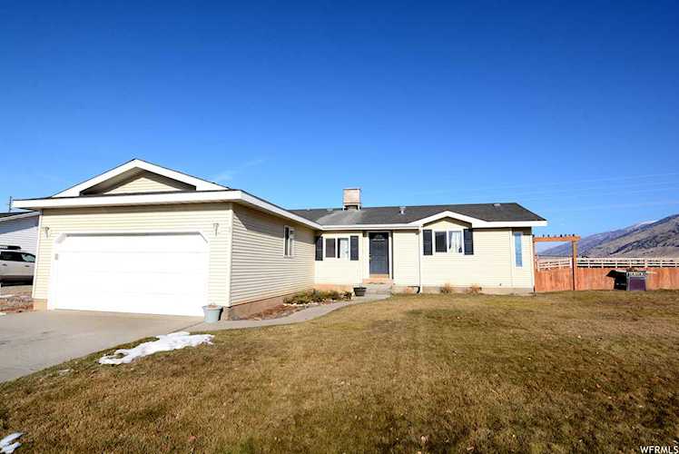 97 S E Manitoban Hyrum, UT 84319
