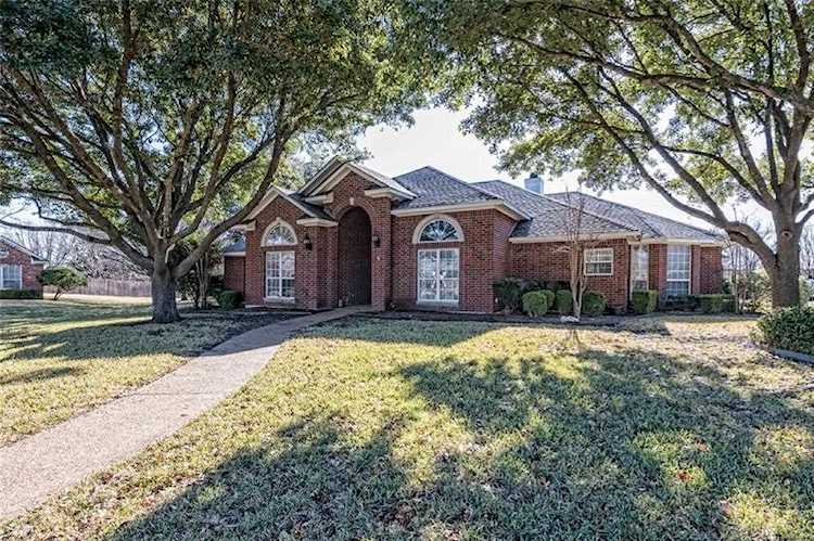 824 Country Lane Dr Mcgregor, TX 76657