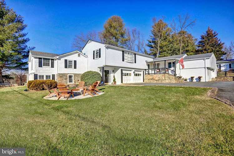 908 Washington St Middleburg, VA 20117