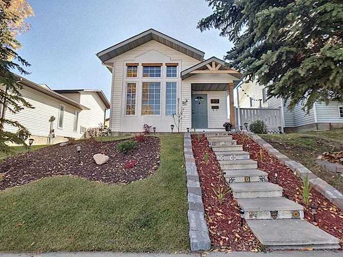 680 Macewan Dr NW Calgary, AB T3K 3J5