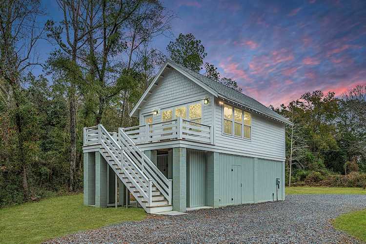 969 Pinckney St Mcclellanville, SC 29458