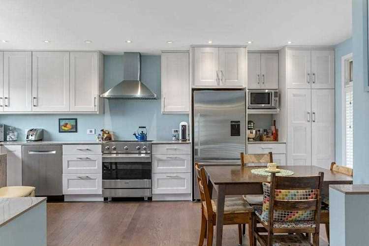6003 Lewis Dr SW Calgary, AB T3E 5Z4
