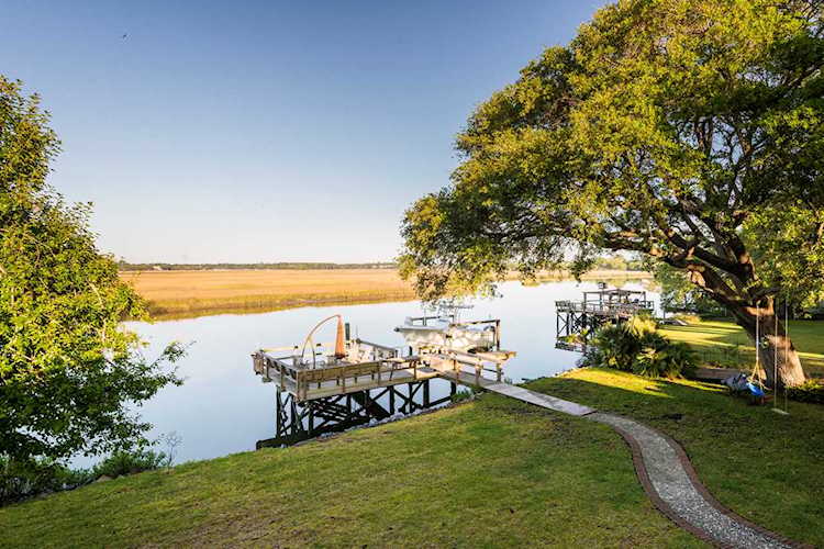 685 N Shore Dr Charleston, SC 29412