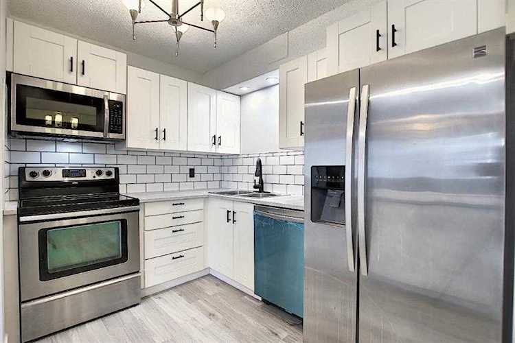 7623 26A St SE Calgary, AB T2C 1E6