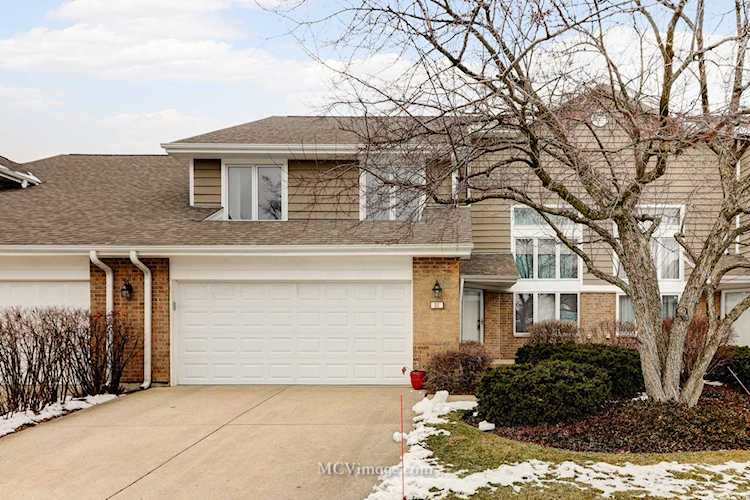 64 Woodstone Dr Buffalo Grove, IL 60089