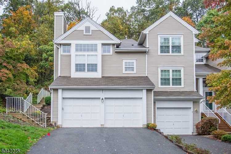 15 Woodmont Dr Randolph Twp., NJ 07869