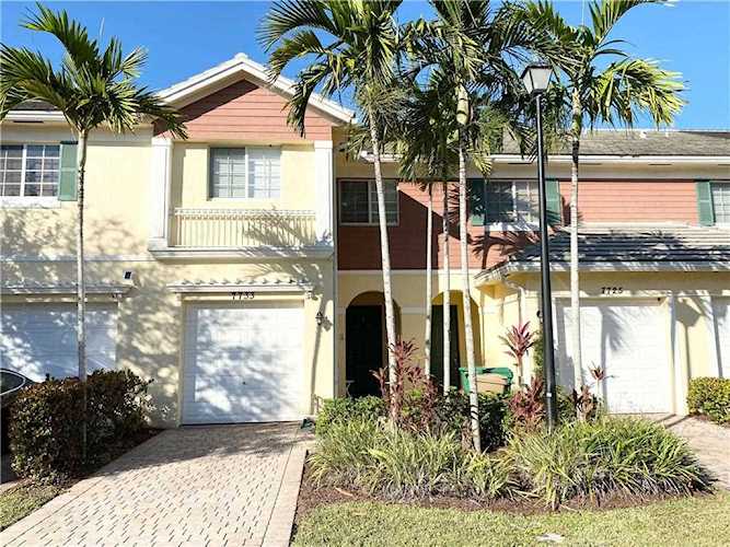 7733 Paddock Place Davie, FL 33328