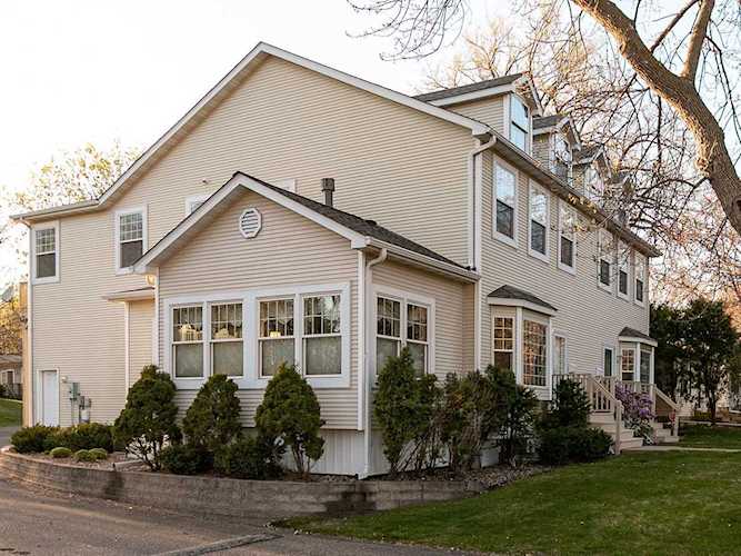 287 Lexington Parkway S Saint Paul, MN 55105