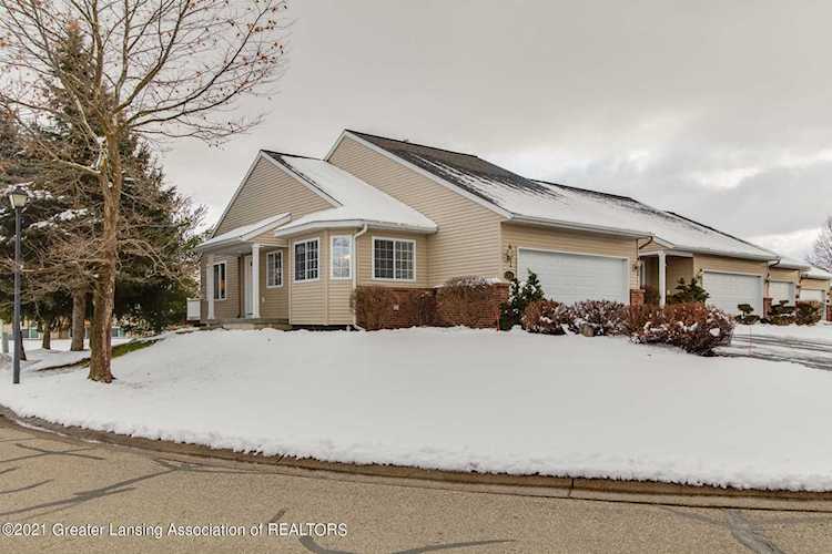 328 Barrington Circle Lansing, MI 48917