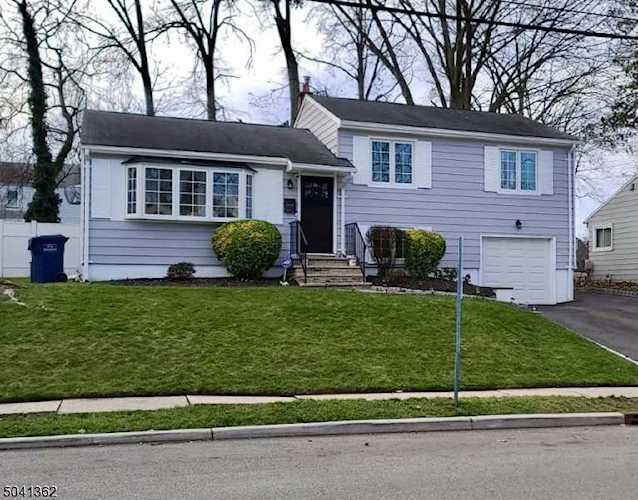 443 Maple Hill Dr Hackensack City, NJ 07601