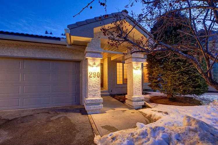 290 Palisbriar Park SW Calgary, AB T2V 5H7