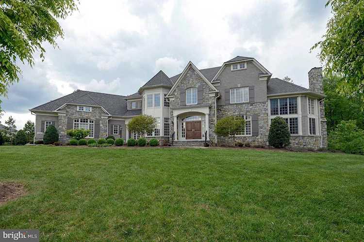 852 Nicholas Run Dr Great Falls, VA 22066