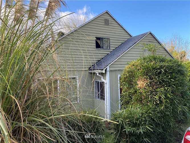 1046 Edwards Ct E Port Orchard, WA 98366