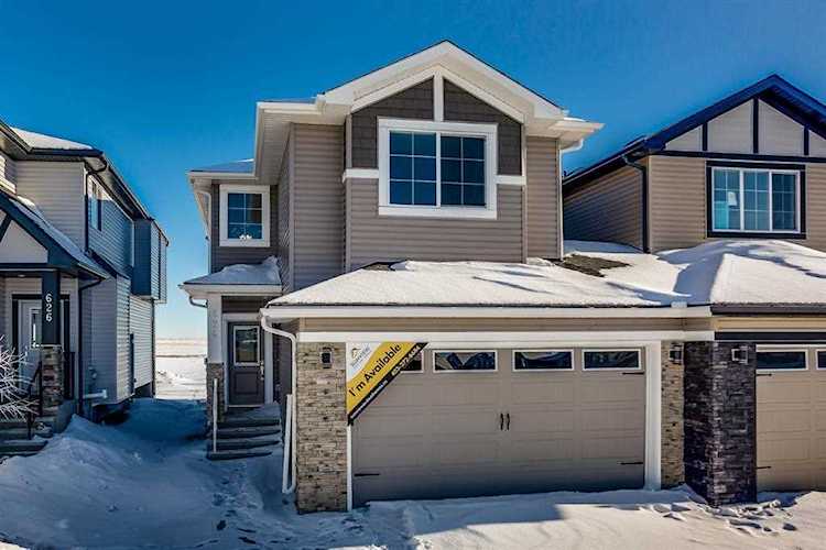 624 Edgefield St Strathmore, AB T1P 0H5