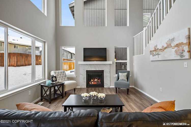 207 Shageluk Drive Anchorage, AK 99504