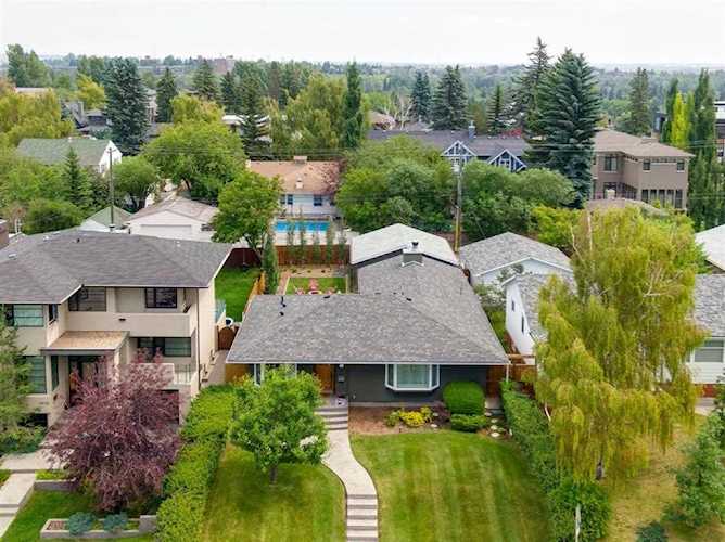 3634 10 St SW Calgary, AB T2T 3H8