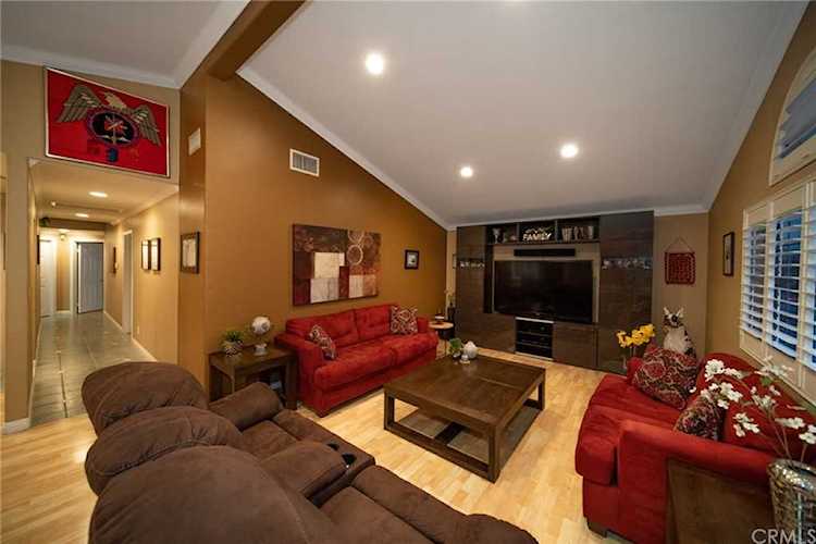1390 N Hill Avenue Pasadena, CA 91104